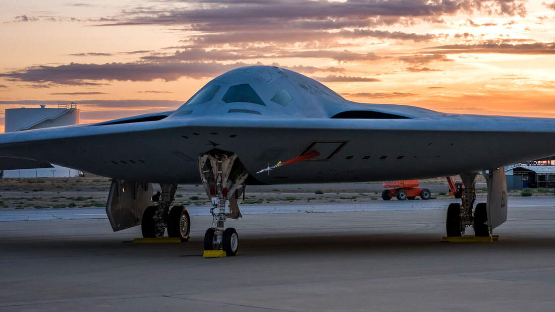 Superbomber B-21 Raider Beginnt Rolltests: So Sieht Er Von Hinten Aus ...