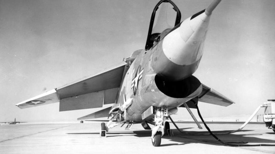 Vought F8U3 Crusader III FLUG REVUE