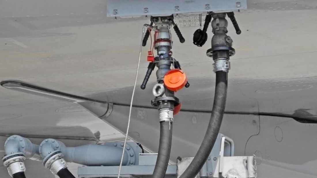 Neues Additiv für Flugzeugtreibstoffe soll Wasser binden