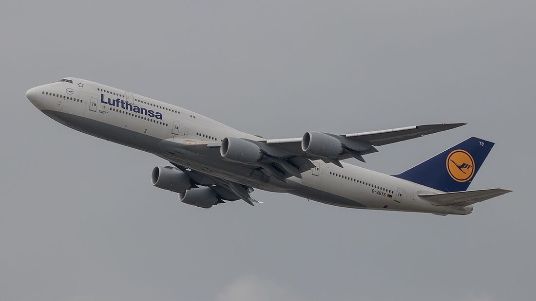 Lufthansa-Jumbo muss umkehren
