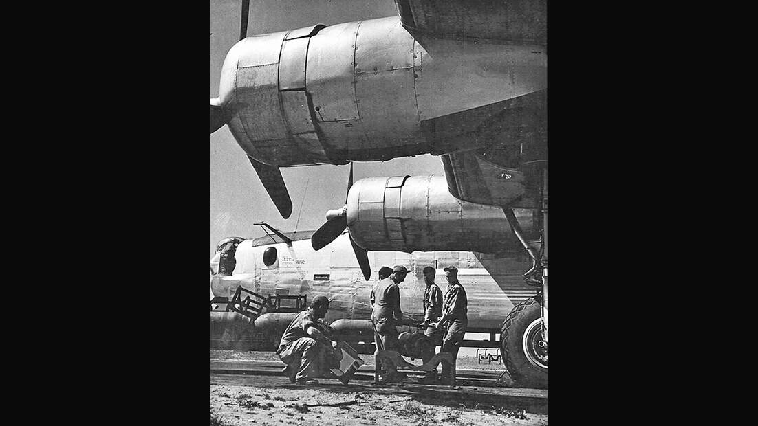Consolidated B24 im Einsatz über Europa FLUG REVUE