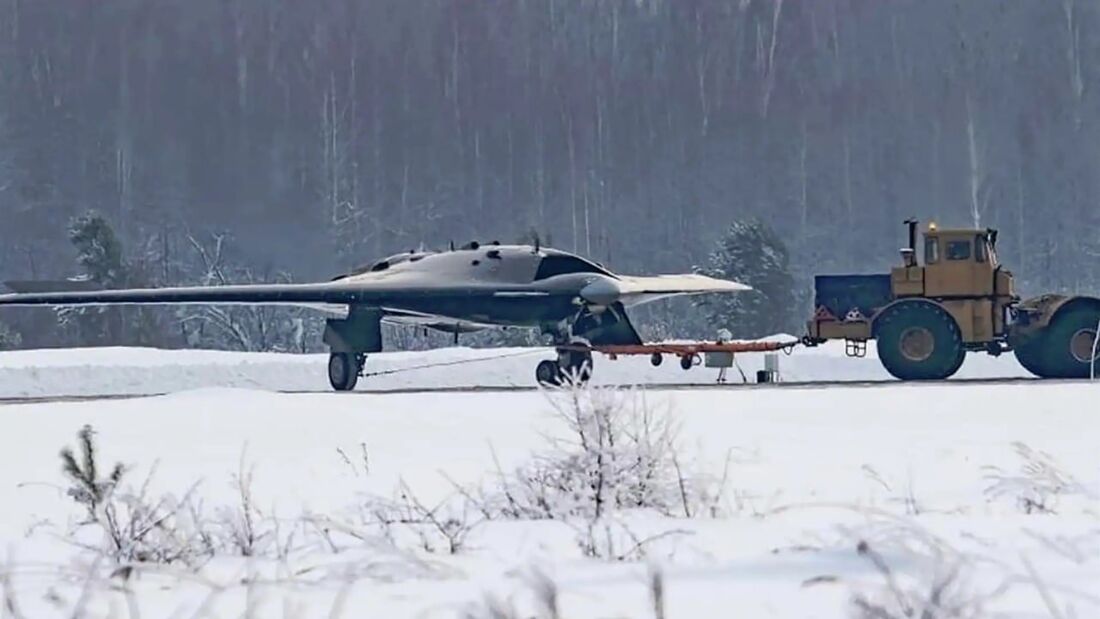 Stealth-Drohne Ochotnik fliegt als Abfangjäger | FLUG REVUE