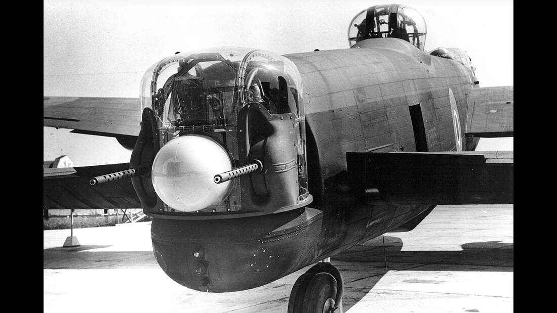 RAFBomber Avro Lancaster groß, schwer, tödlich FLUG REVUE