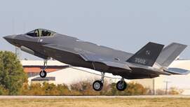 Die ersten F-35A für Polen beim Jungfernflug. 