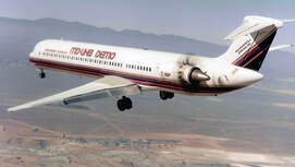 McDonnell Douglas MD-81 mit Unducted Propfan im Flug von schräg hinten