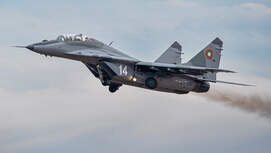 Flugbetrieb auf dem Stützpunkt Graf Ignatievo in Bulgarien (2024). MiG-29, C-27J, L-39, Mi-8 und griechische F-4E Phantom II.