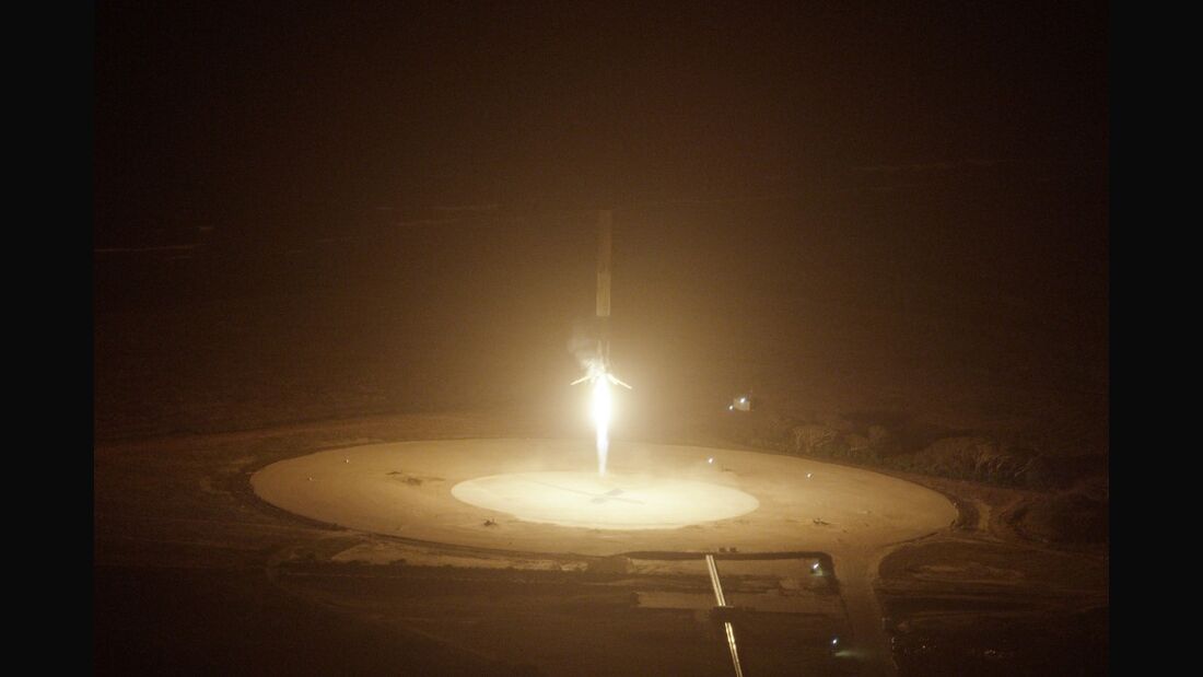 SpaceX lässt Rakete vertikal landen