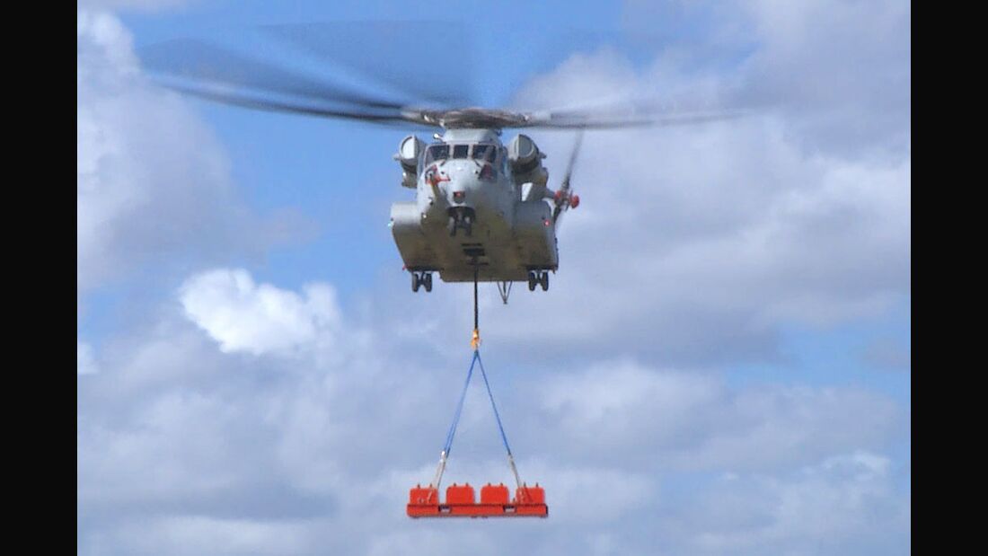 CH-53K schleppt 16330 Kilogramm Außenlast