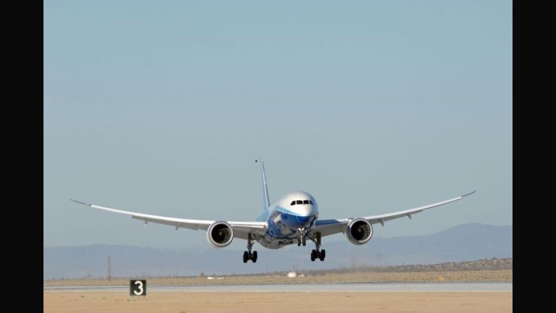 Boeing stiftet Dreamliner dem Pima Air Museum