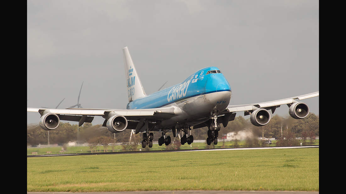 Boeing 747 von KLM verliert Landeklappe