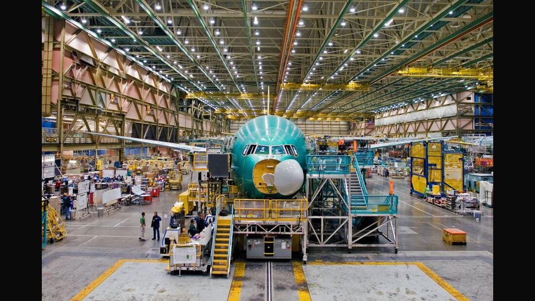 Boeing stimmt Mitarbeiter auf Kürzungen ein