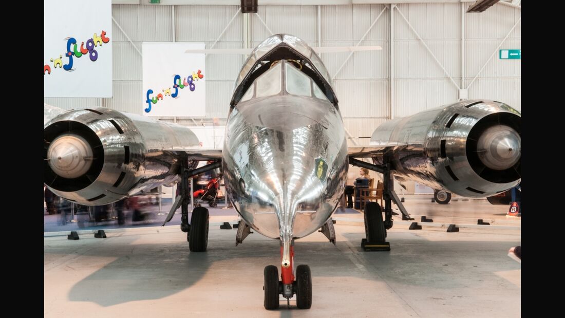 Exponate des Royal Air Force Museum Cosford nehmen an RAF Cosford Air Show teil