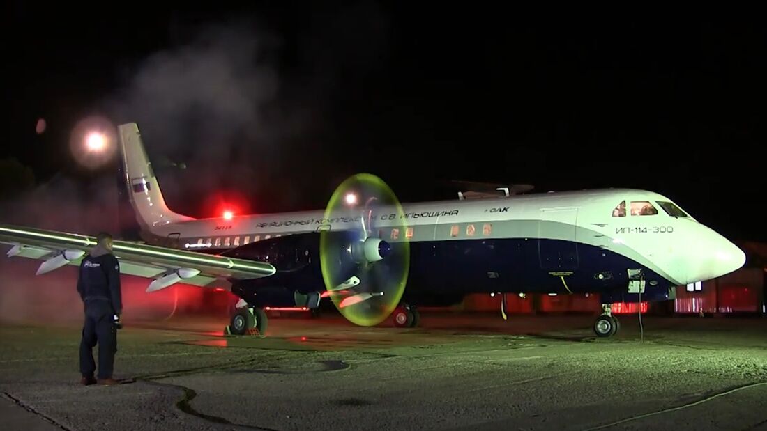 Iljuschin Il-114-300 lässt erstmals Motoren laufen