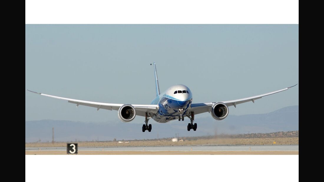 Boeing übergibt ersten Dreamliner an Japan