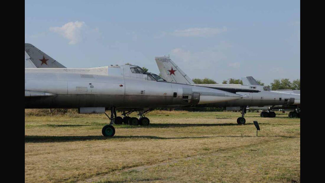 Historische Flugzeuge im russischen Engels
