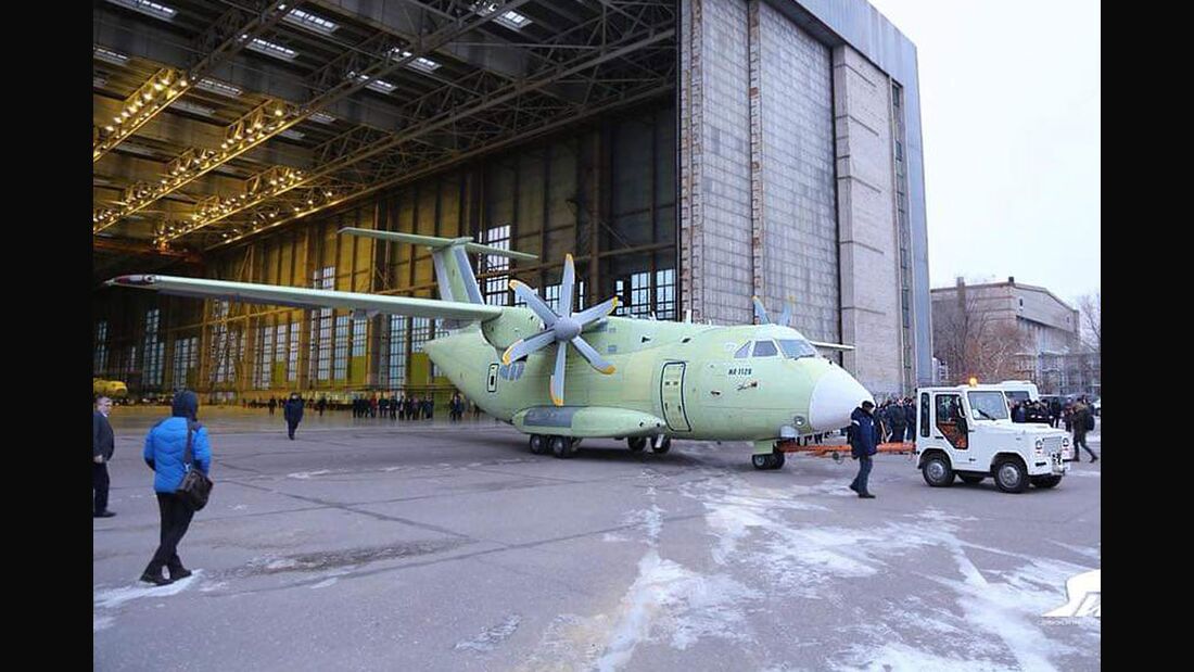 Rollout der Il-112W in Woronesch