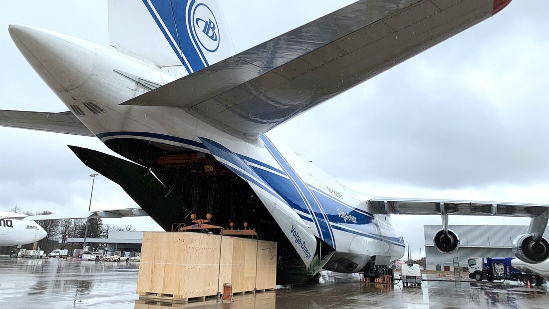An-124 fliegt deutsche Impfstoff-Abfüllanlage in die USA