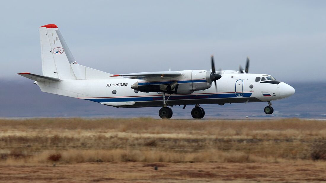 Antonow An-26 prallt gegen Klippe - keiner überlebt