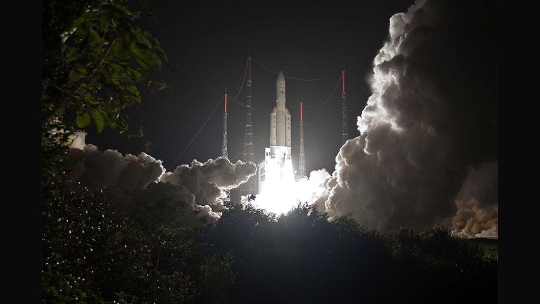 Arabische und indische Satelliten an Bord der Ariane 5