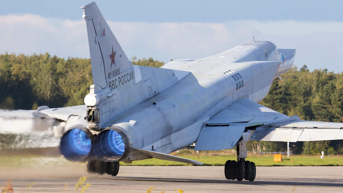 Tu-22M3 und Su-34 lassen Bomben regnen