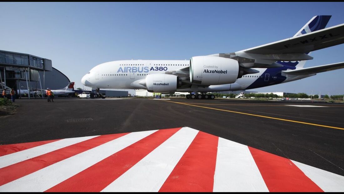 A380 rollt ins Museum Aeroscopia