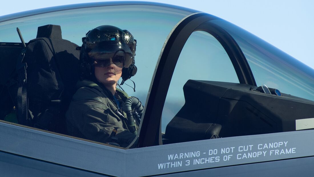 Frauen sind zu zierlich für den Helm der F-35B