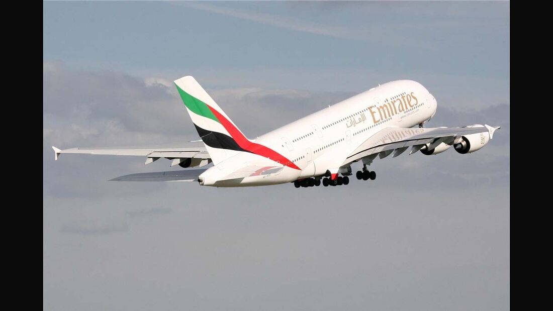 Erste Emirates-A380 im Anflug auf Düsseldorf