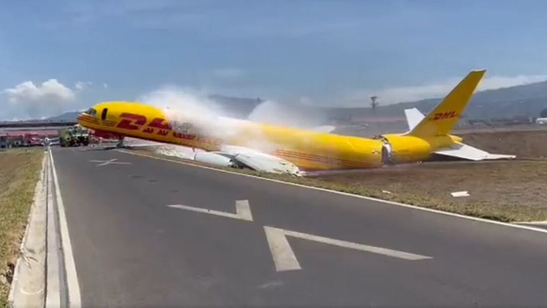 Boeing 757 von DHL bricht nach Landung auseinander