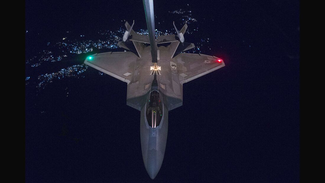 F-22 greift Ziele in Afghanistan an