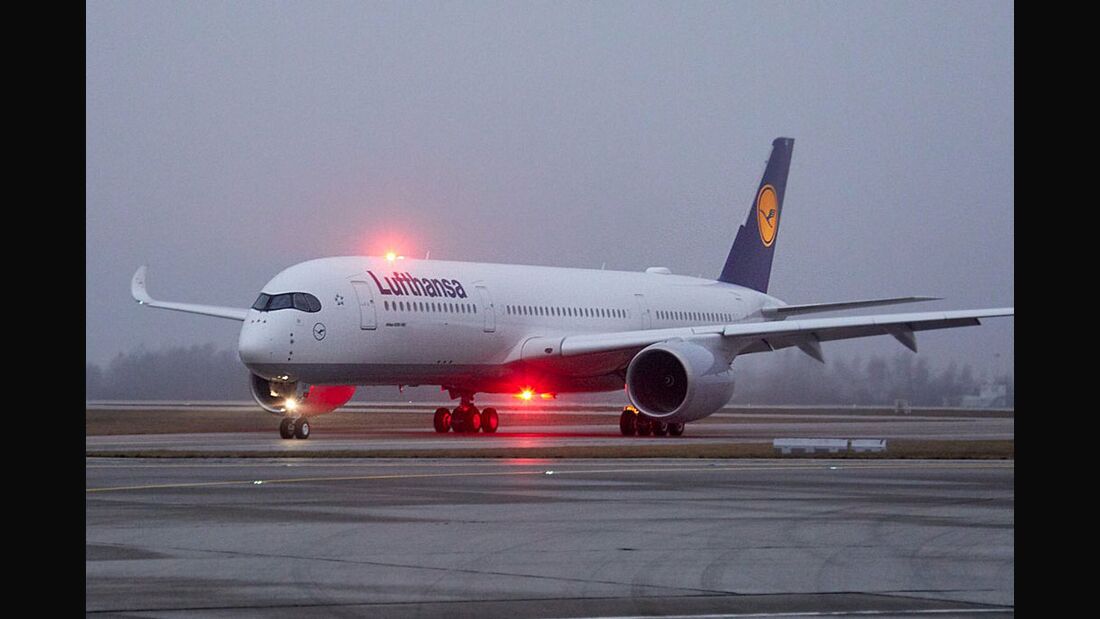 Erste Lufthansa A350 landet in München