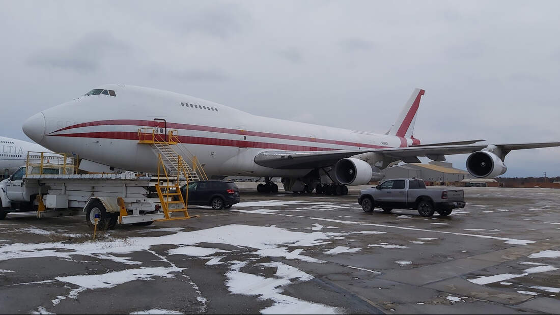 33 Jahre alte 747200SF Kasachstans erster FrachtJumbo FLUG REVUE