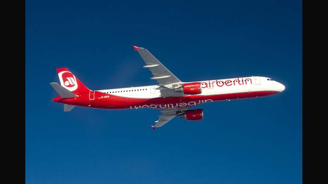 Airbus A321 von airberlin bei Start an Tragfläche beschädigt