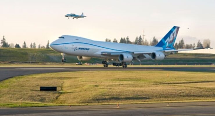 Junger Vip Jumbo Steht Zum Verkauf Flug Revue