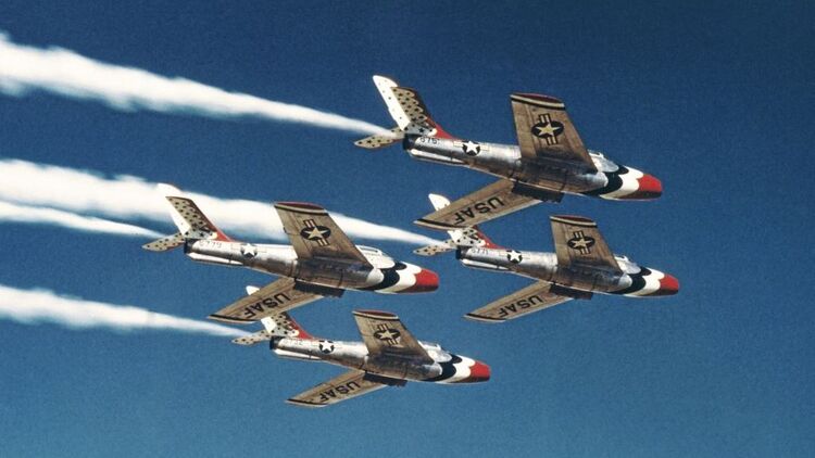 Die Flugzeuge Der Us Air Force Kunstflugstaffel Thunderbirds Flug Revue