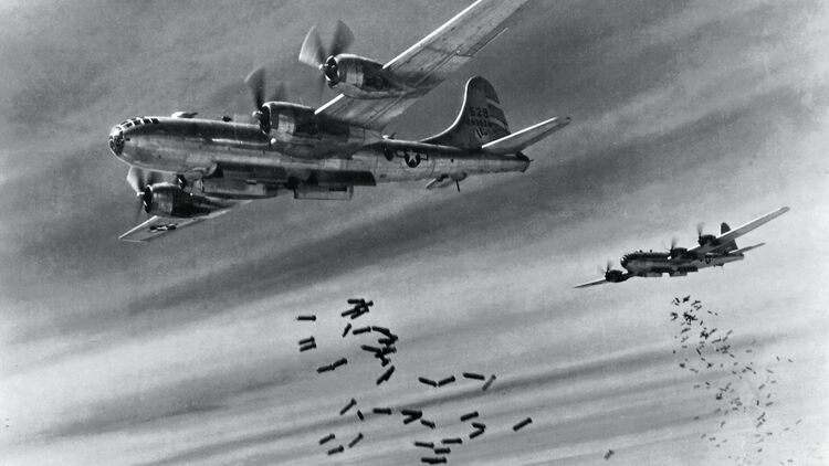 Langstreckenbomber Boeing B 29 Flug Revue