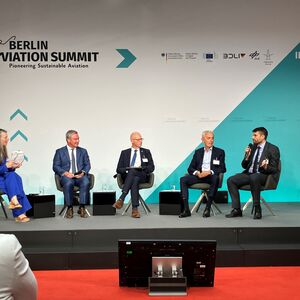 Berlin Aviation Summit: SAF und neue Flugzeuge schonen das Klima am besten